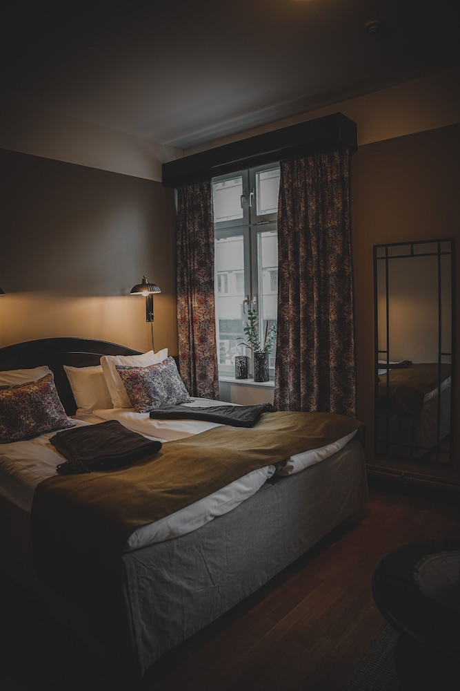 Mojo Hotell 12/50
