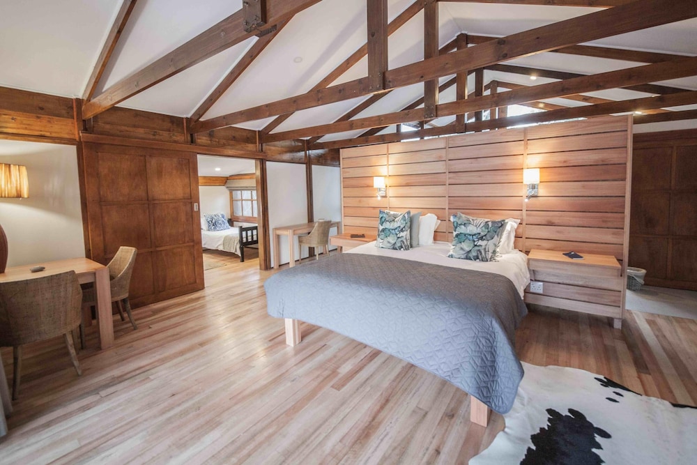 Makakatana Bay Lodge 5/84