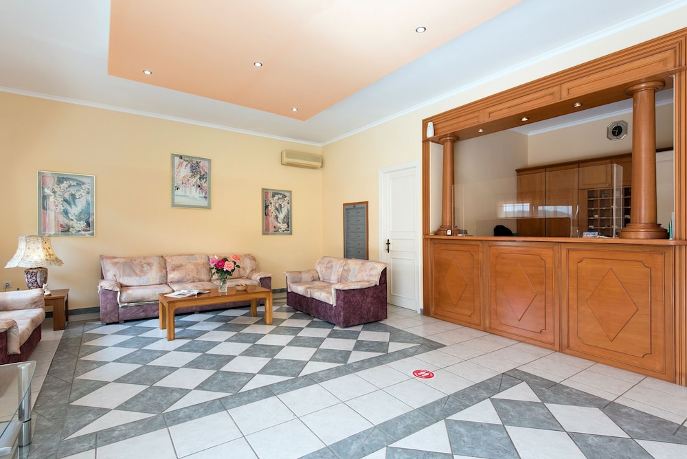 Eriva Hotel 9/37