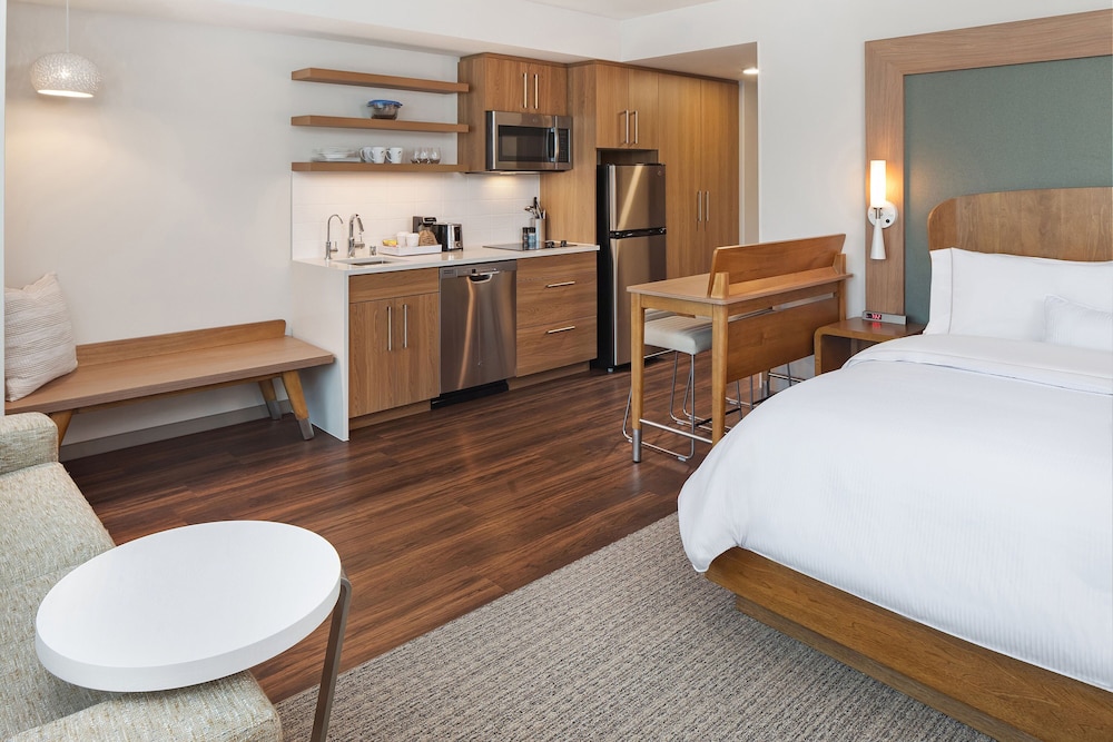 STUDIO, KING BED, SOFA, ACCESSIBLE