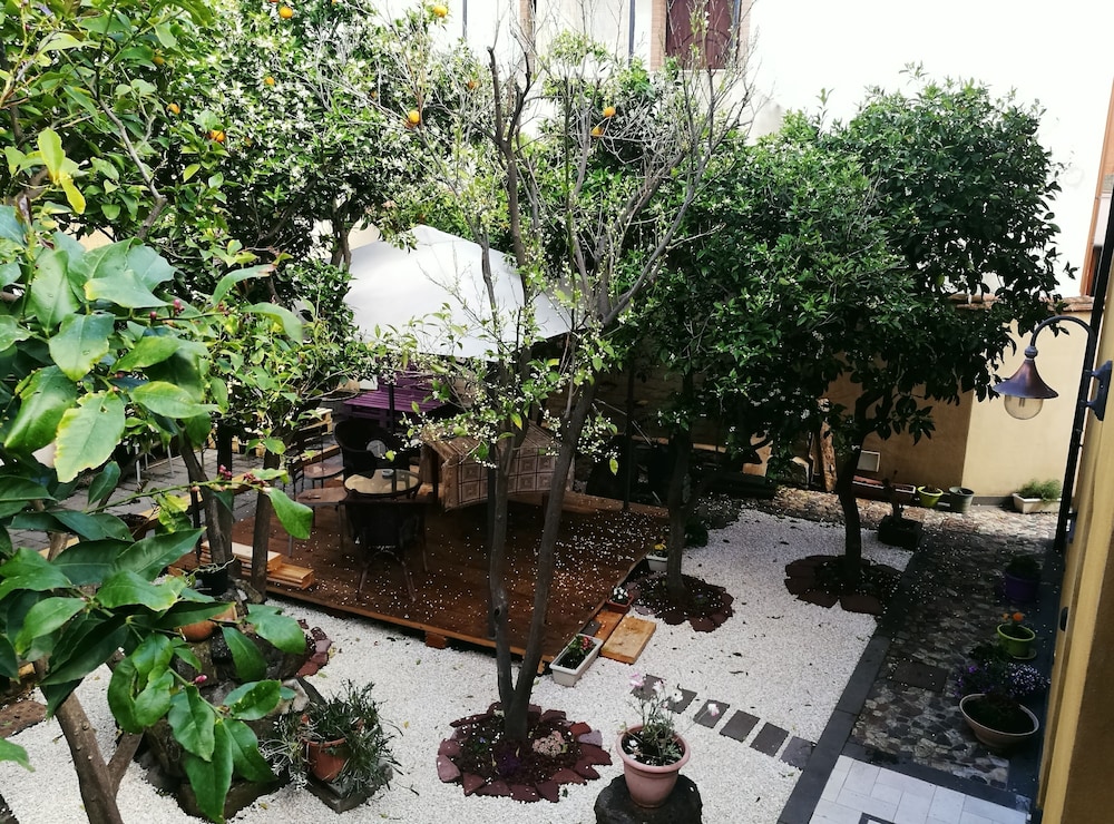 La Corte Di Lucina 43/50