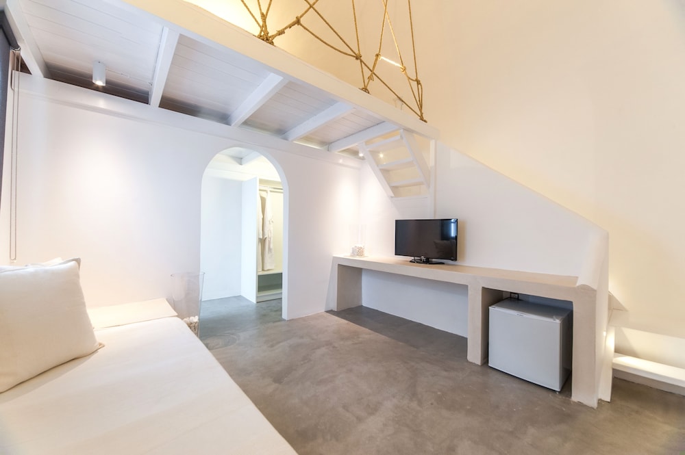 Artemis Suites Formerly Artemis Studios Megalochori 4/75