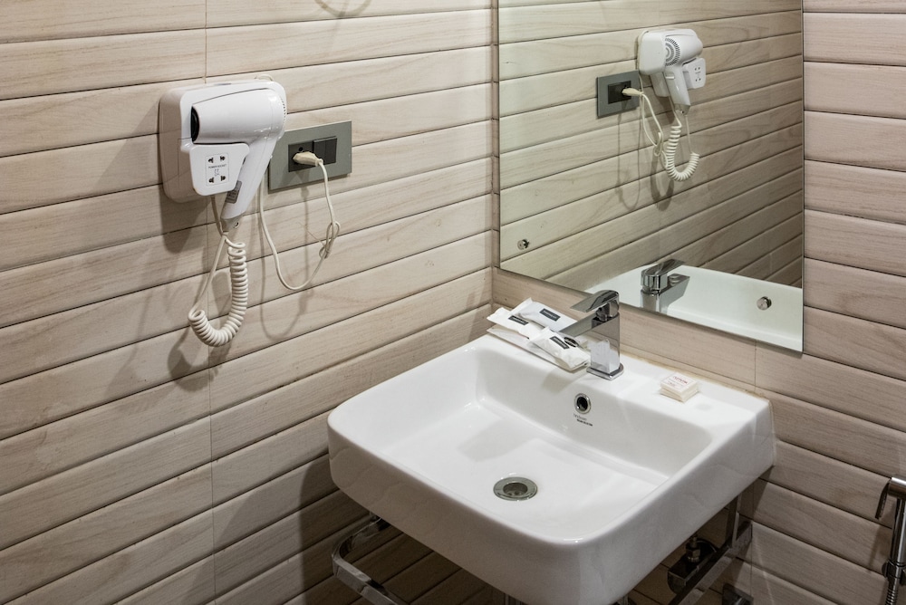 Deluxe Room (1 Queen Bed) - Package Rate