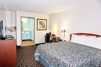 Days Inn by Wyndham Augusta Wheeler Road 27/55