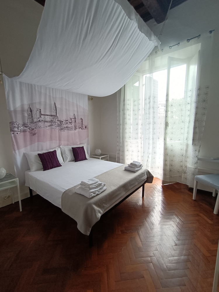 City, Apartment, King Bed, Sofa