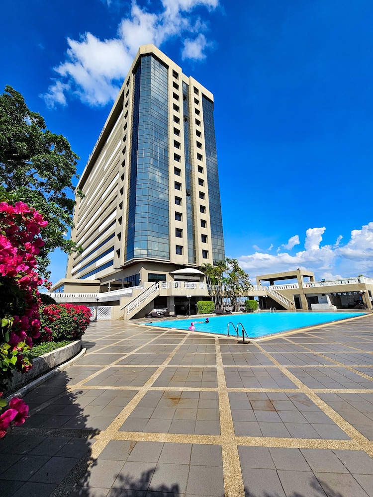 Twin Lotus Hotel 7/68