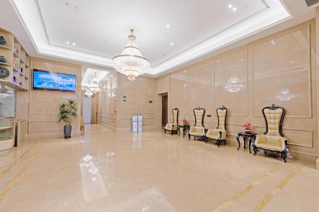 Venus Royal Hotels (Zhongshan Dongfeng Center) 8/50