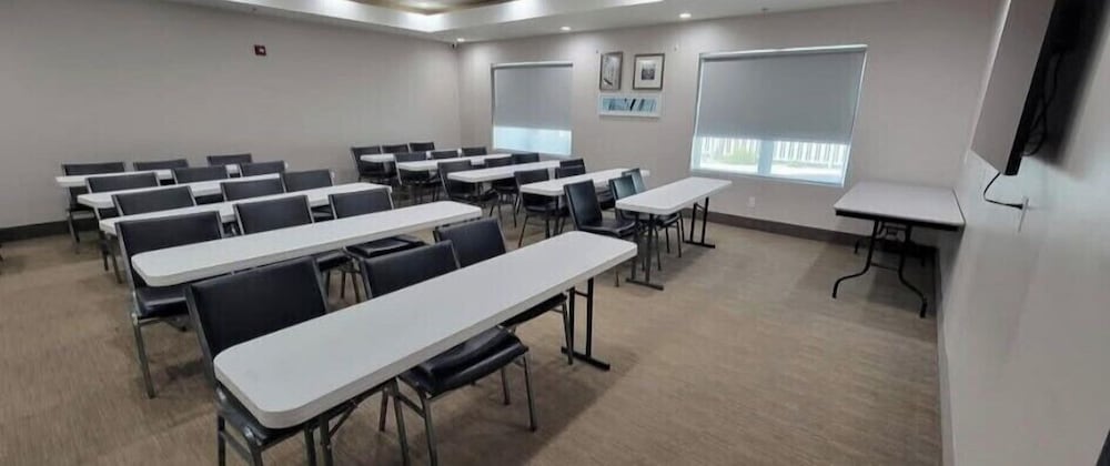 Country Inn & Suites by Radisson Harlingen, TX 62/67