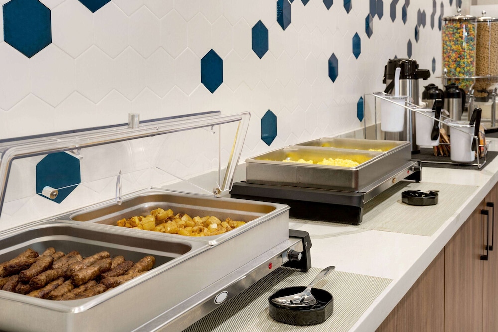 La Quinta Inn & Suites by Wyndham Denver Parker 20/50