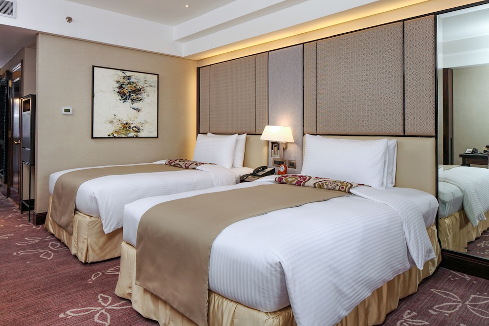 Diamond Hotel Philippines 21/68