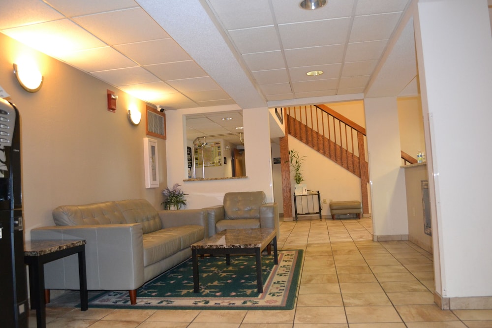 Super 8 By Wyndham Germantown/Milwaukee 34/41