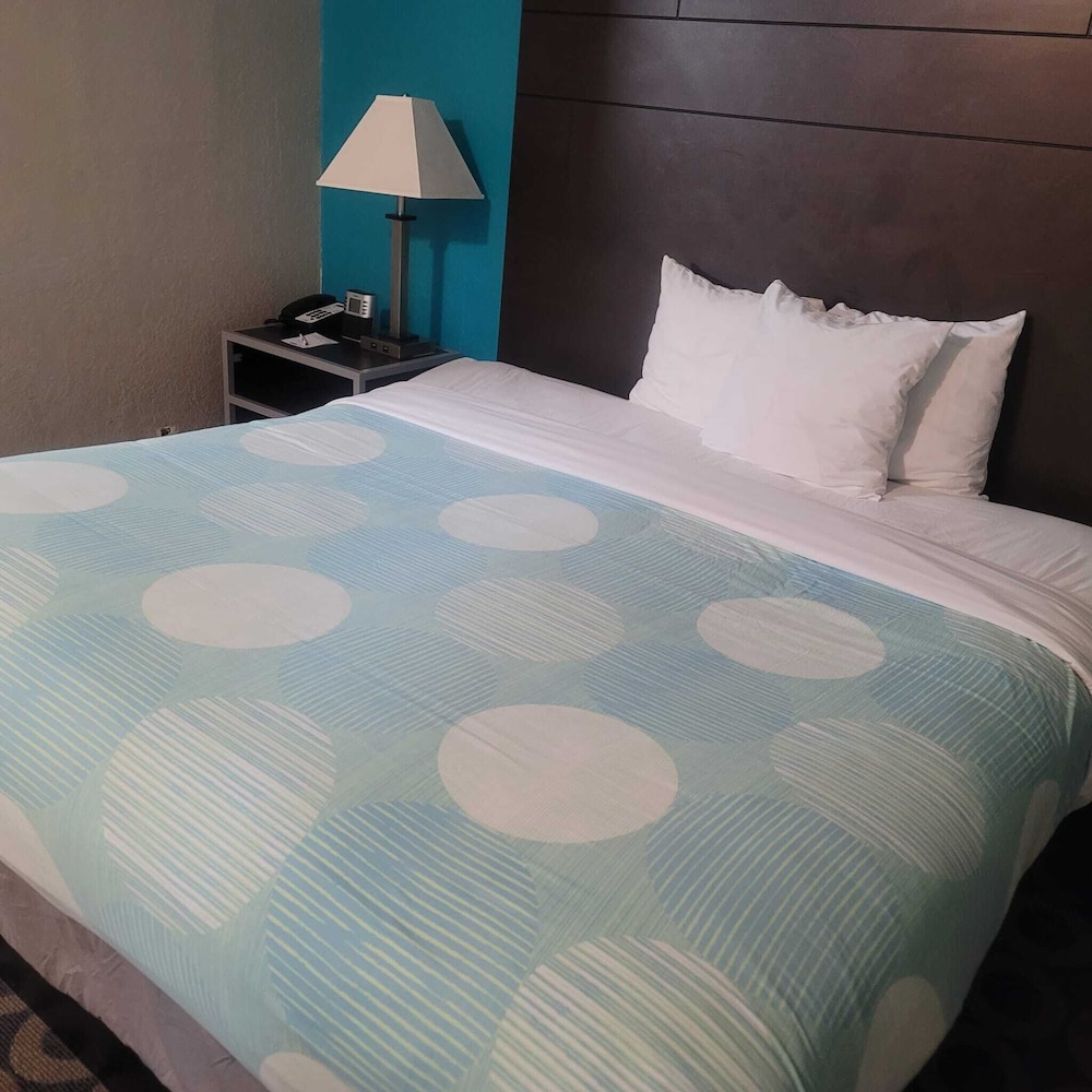 Travelodge by Wyndham San Antonio Downtown Northeast 12/35