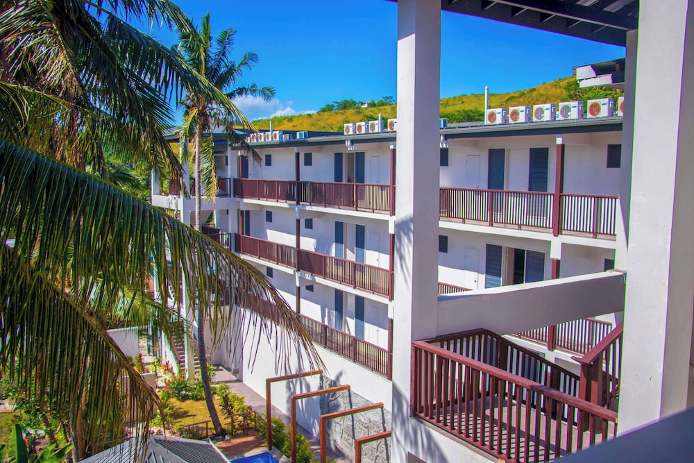 Ramada Suites by Wyndham Seafront Coral Coast 2/60