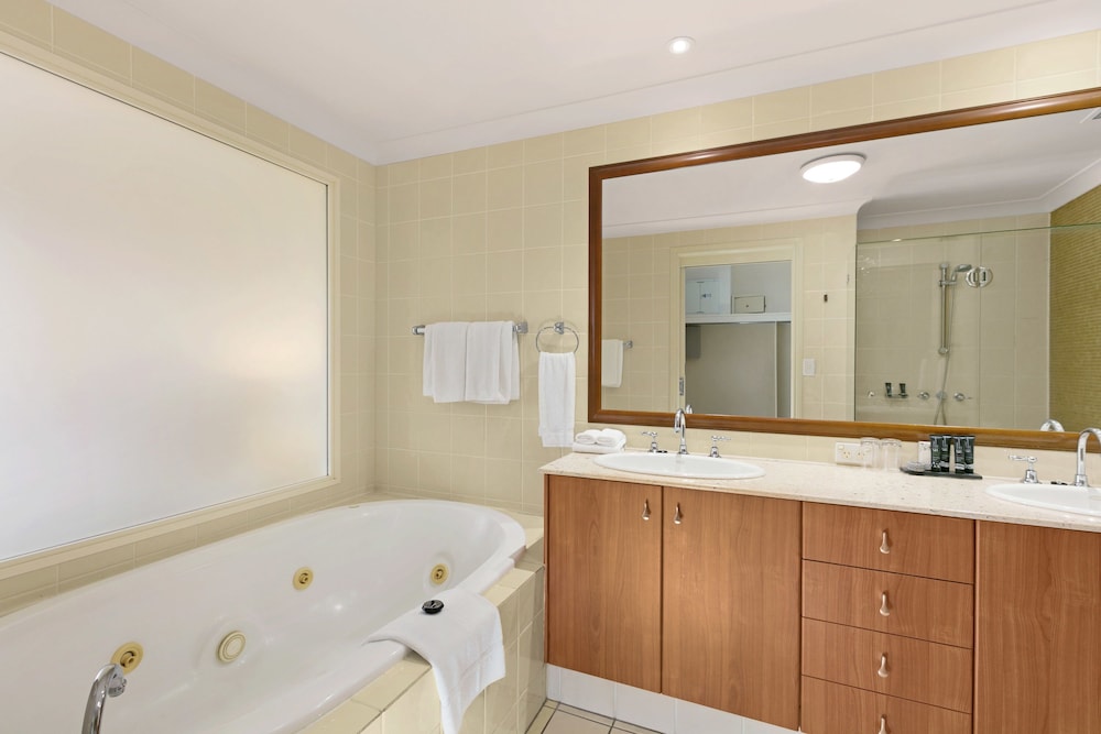 2 Bedrooms, Apartment, 2 King Beds, Esplanade View, Dual Key، Mantra Esplanade Cairns 6/6