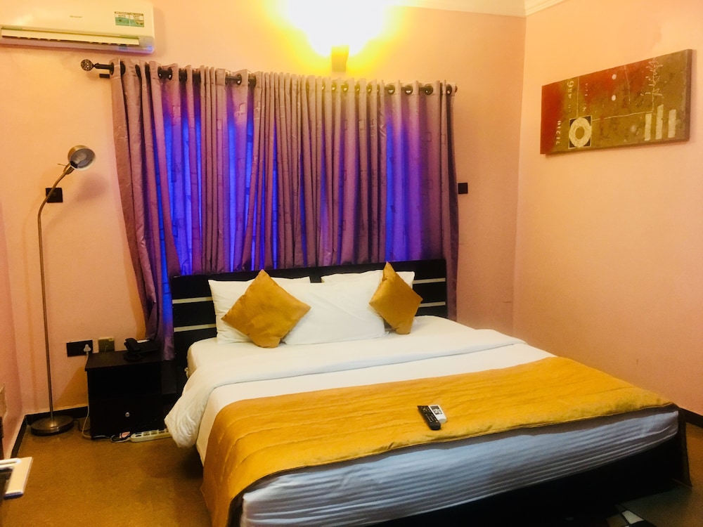 PRESIDENTIAL, SUITE, QUEEN BED