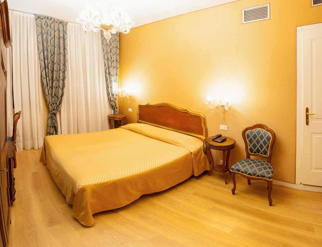 ROOM, TRIPLE
