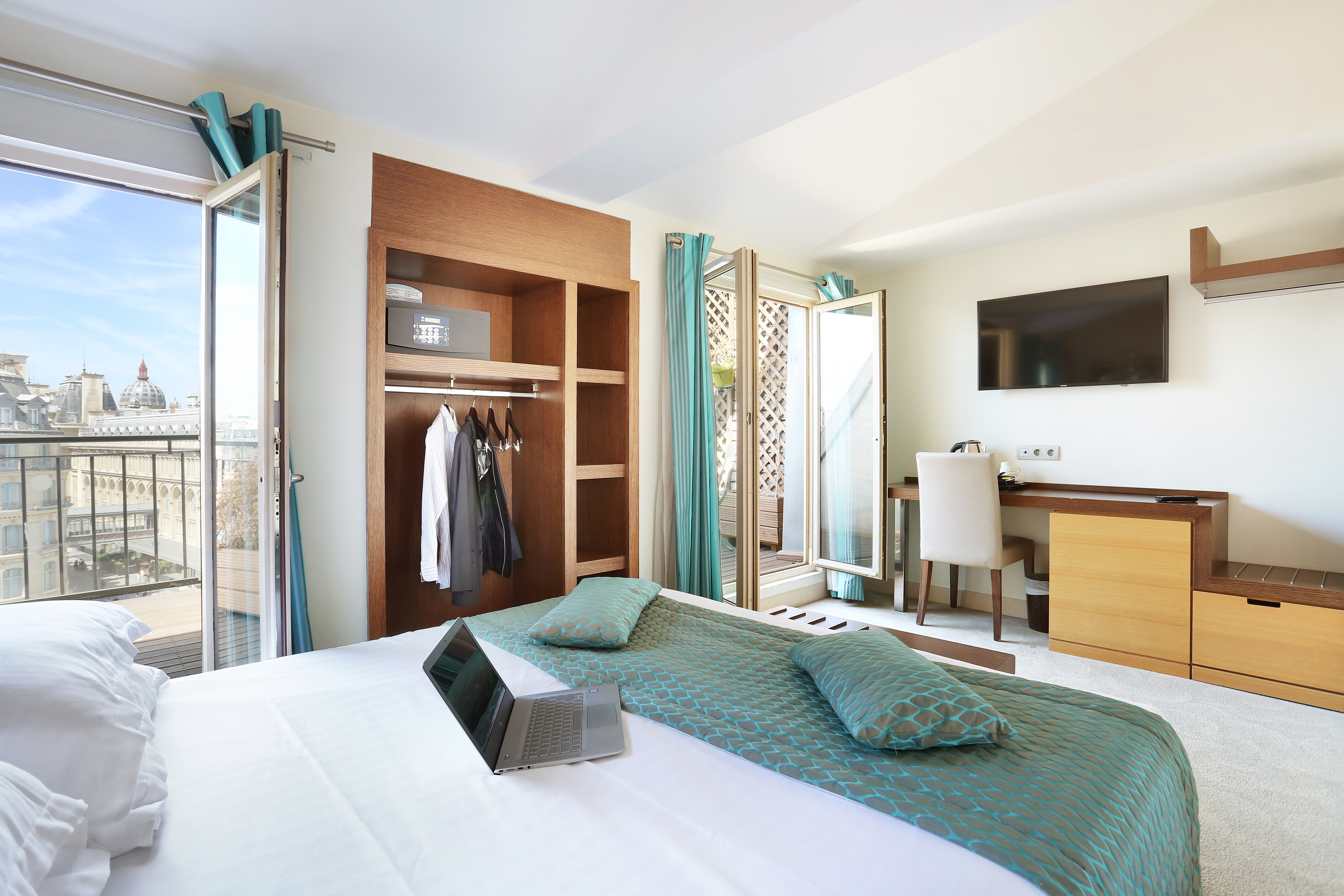 Superior, Queen Bed, Balcony