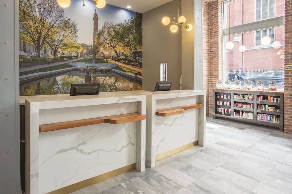 La Quinta Inn & Suites by Wyndham Baltimore Downtown 6/38