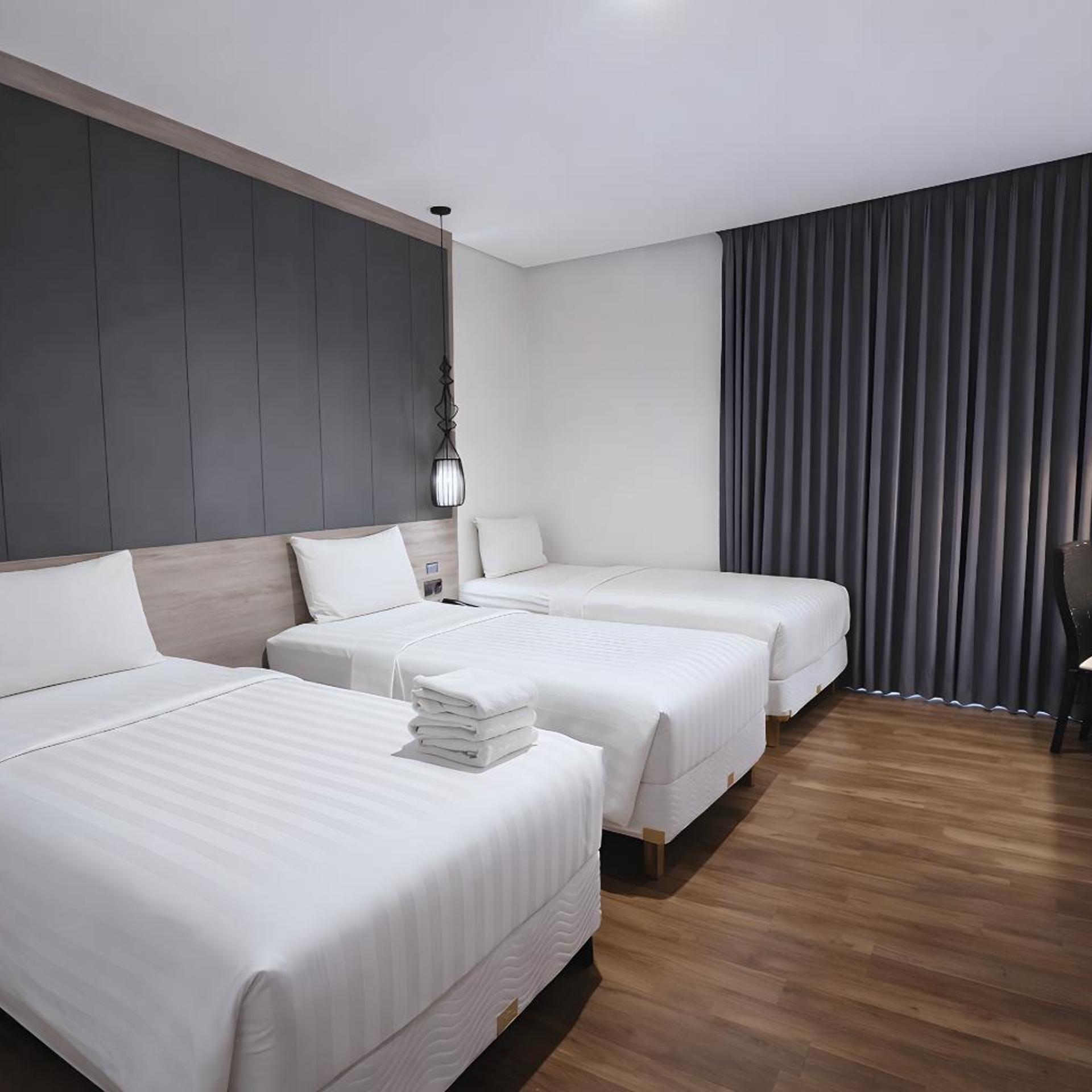 Room, Triple