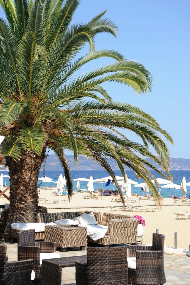 Assa Maris Beach Hotel 95/108