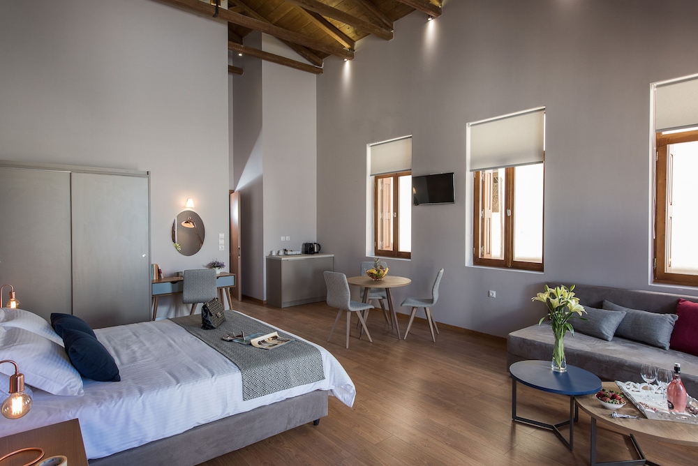 Bluebell Luxury Suites 18/42