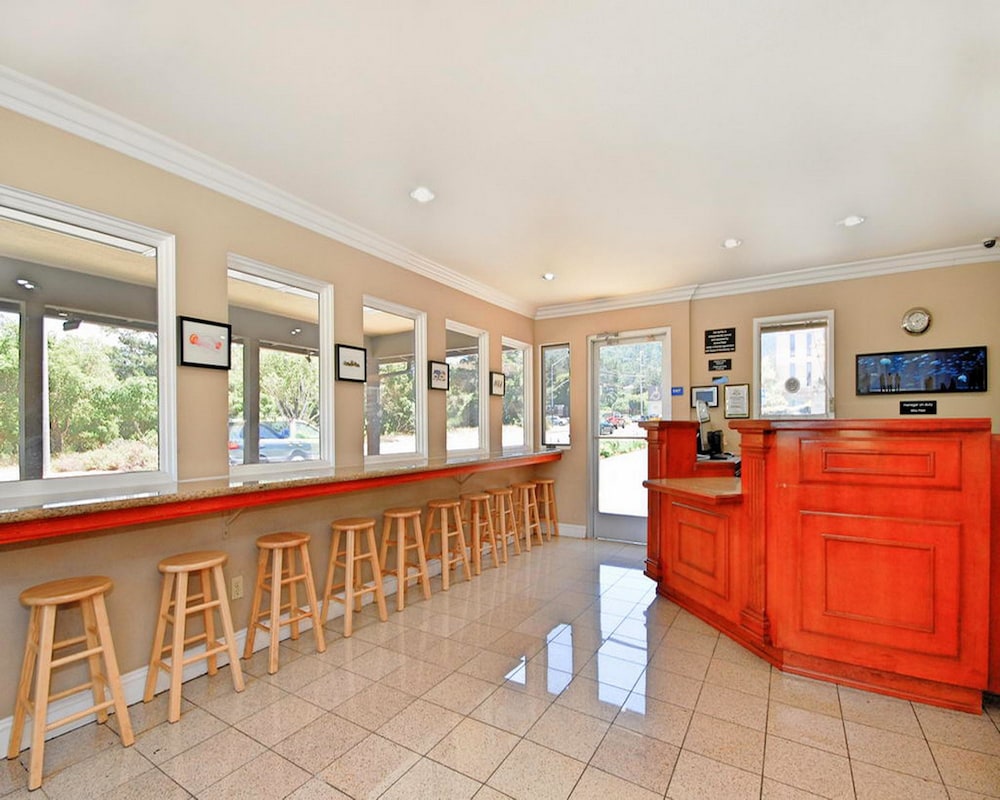 Super 8 By Wyndham Monterey/Carmel 5/48