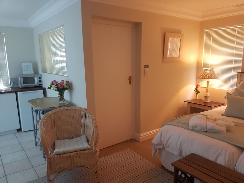 Roseroc Boutique Guest House 10/82