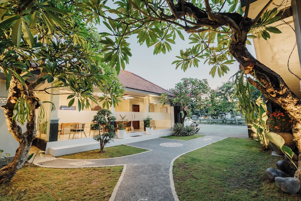 You Suite Seminyak 23/31