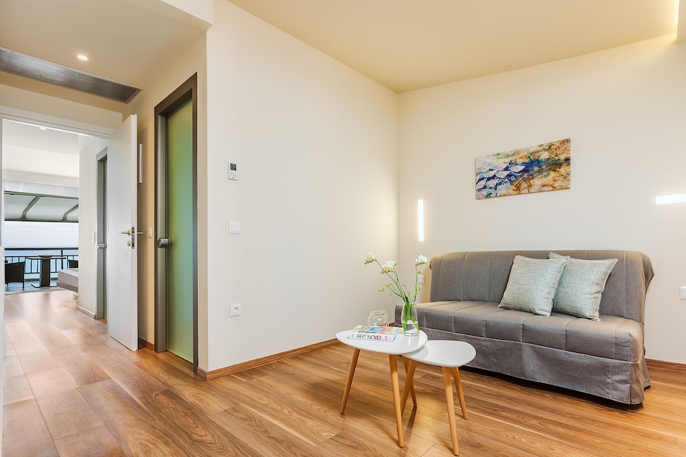 Ammon Zeus Luxury Beach Hotel 35/51