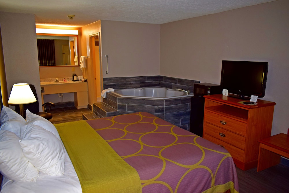 Super 8 by Wyndham Fort Chiswell Wytheville Area 5/33