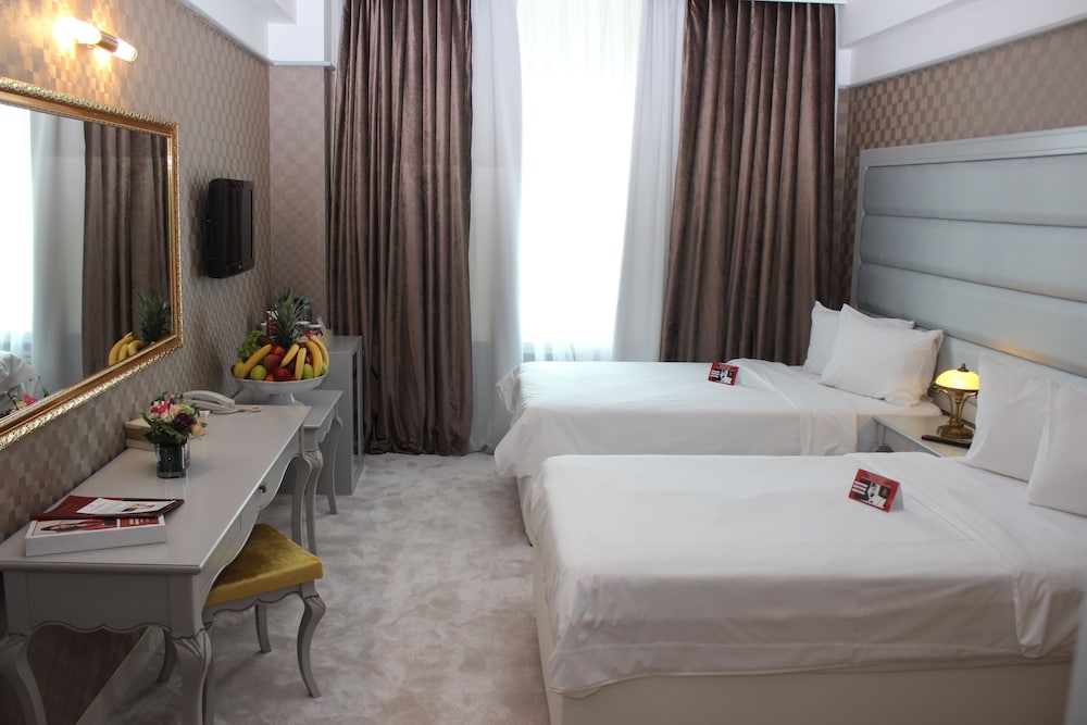 Phoenicia Grand Hotel 30/74