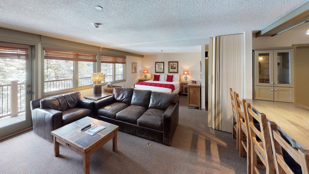 Manor Vail Lodge 25/50