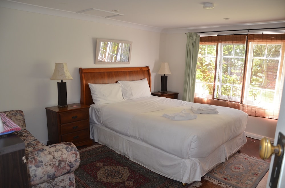 LEURA HOUSE 22/65