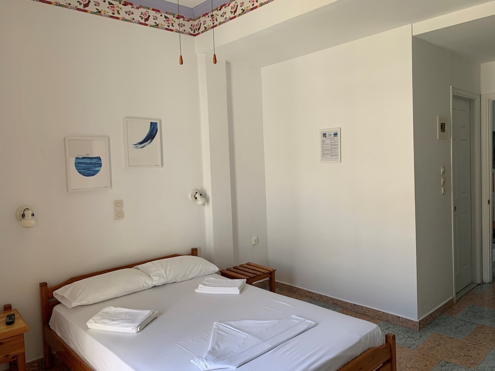 Potokaki Beachfront Hotel 32/33