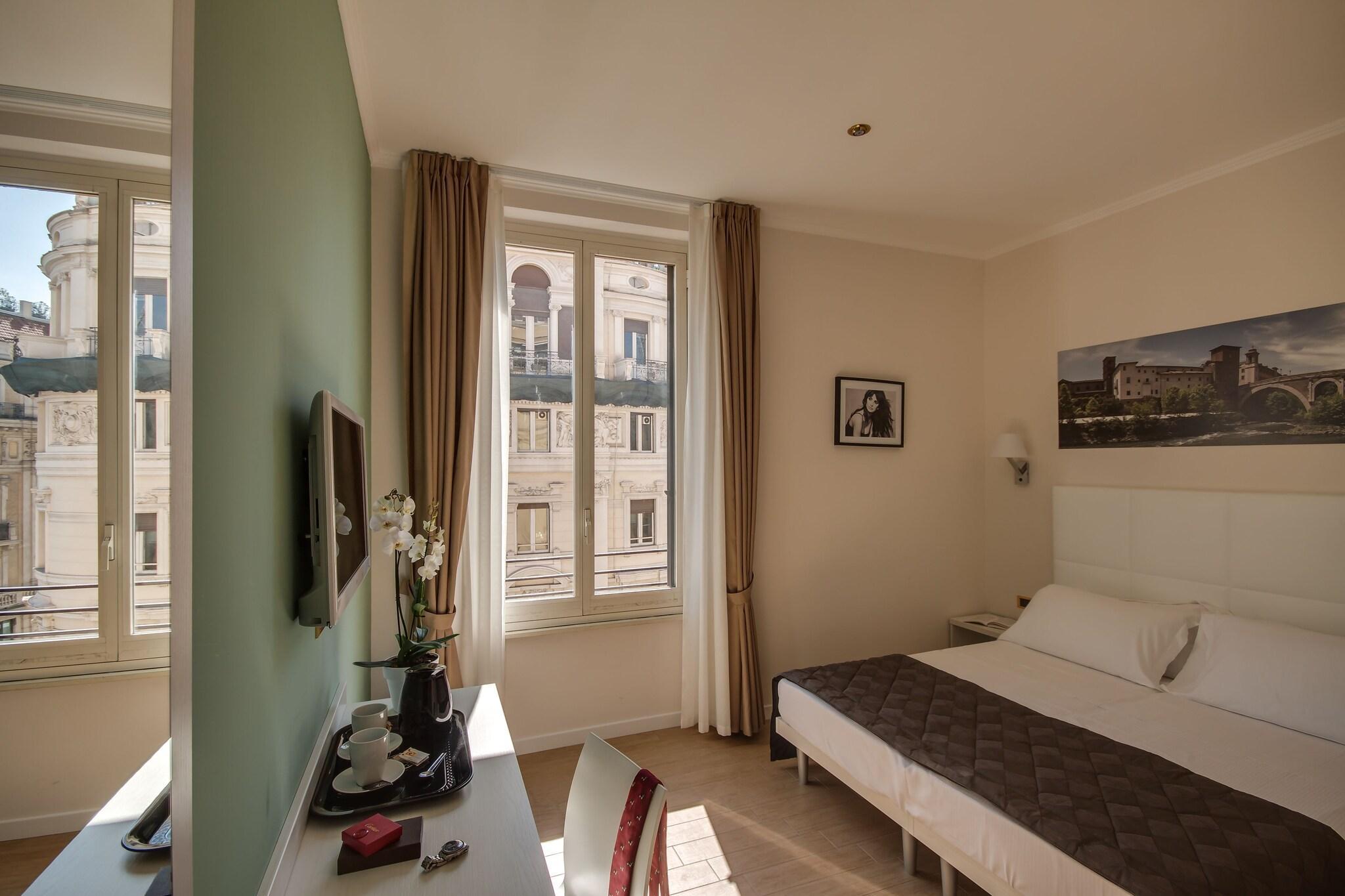 2 Bedrooms, Connecting, City, Quadruple, Double and Twin Beds, Sofa، Tritone Top House 2/4