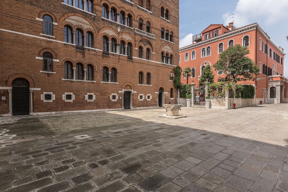The Venetian Penthouse 18/24