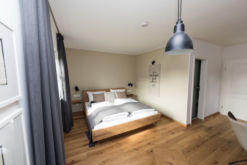 Room, Queen Bed