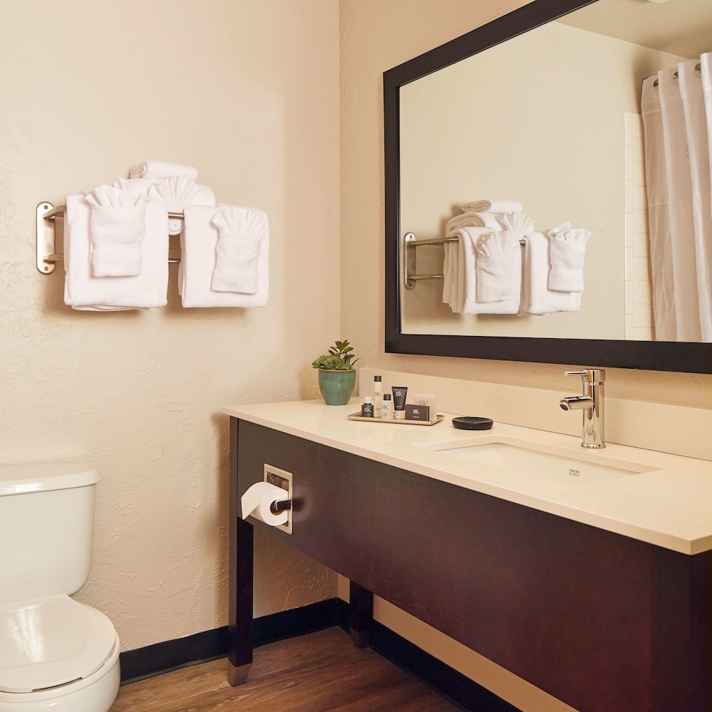 Best Western Wesley Inn & Suites 38/43