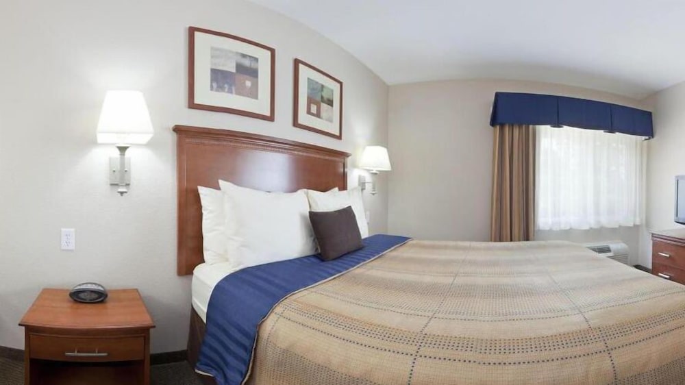 Candlewood Suites Houston Kingwood 18/59