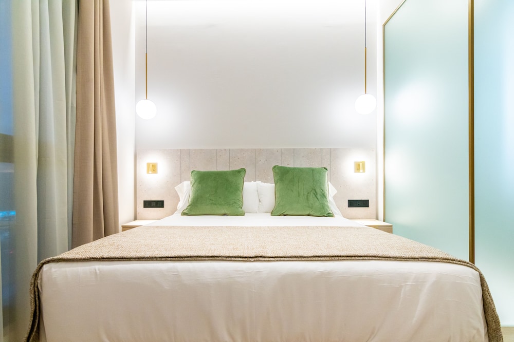 COMFORT, DOUBLE OR TWIN BED