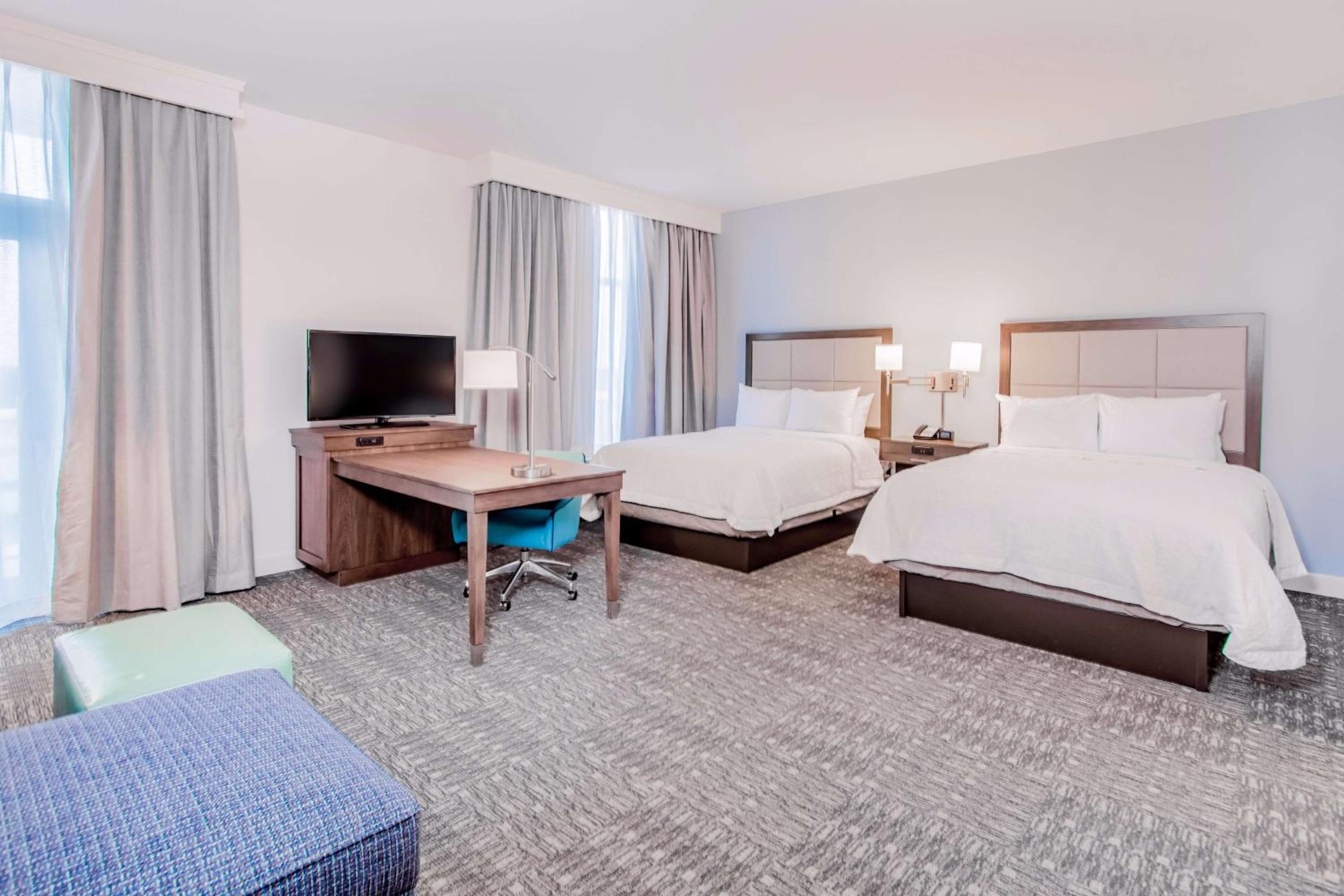 Studio, 2 Queen Beds, Gulf or City View, Sofa, Balcony