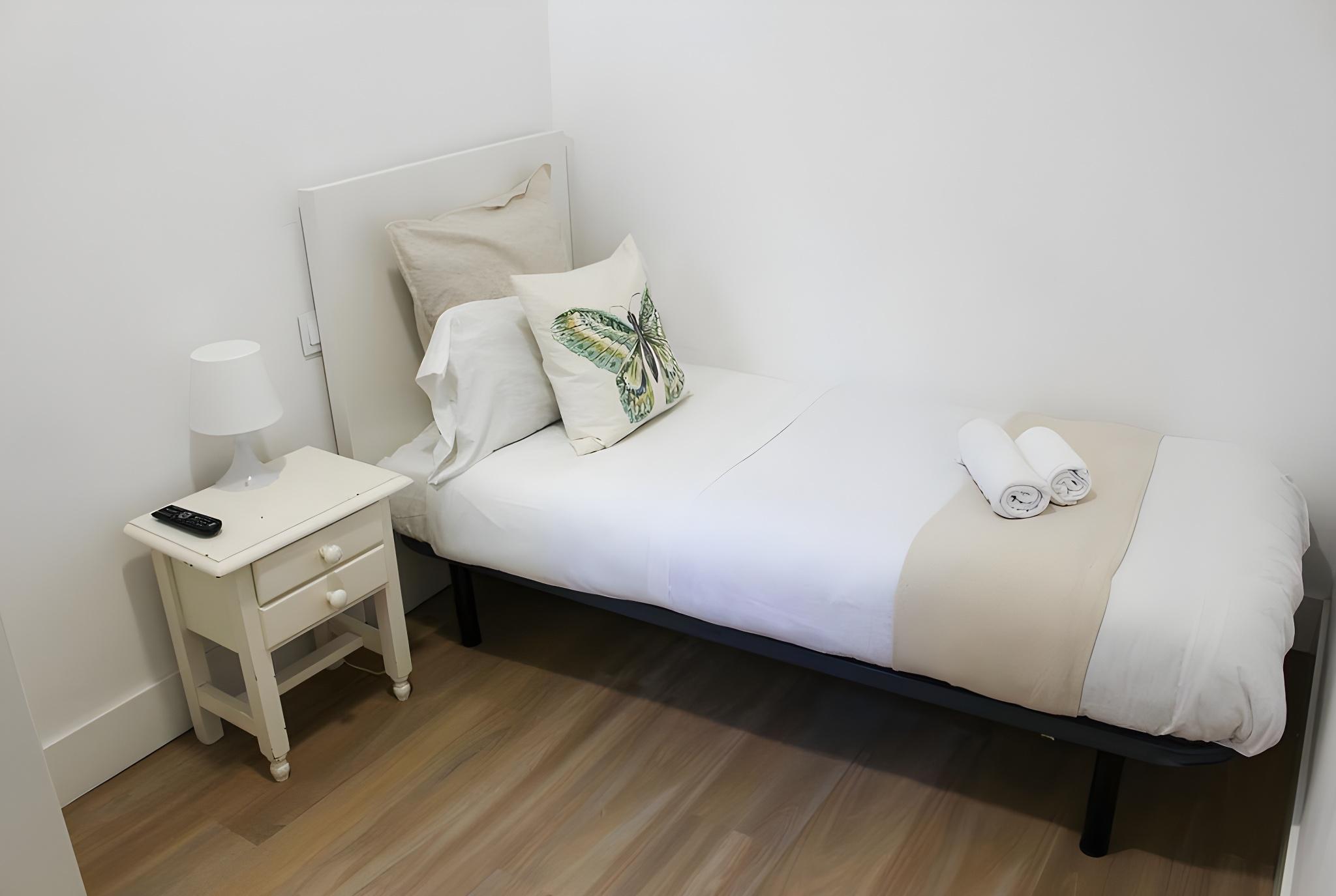 1 Bedroom, Basic, Single, Private Bathroom