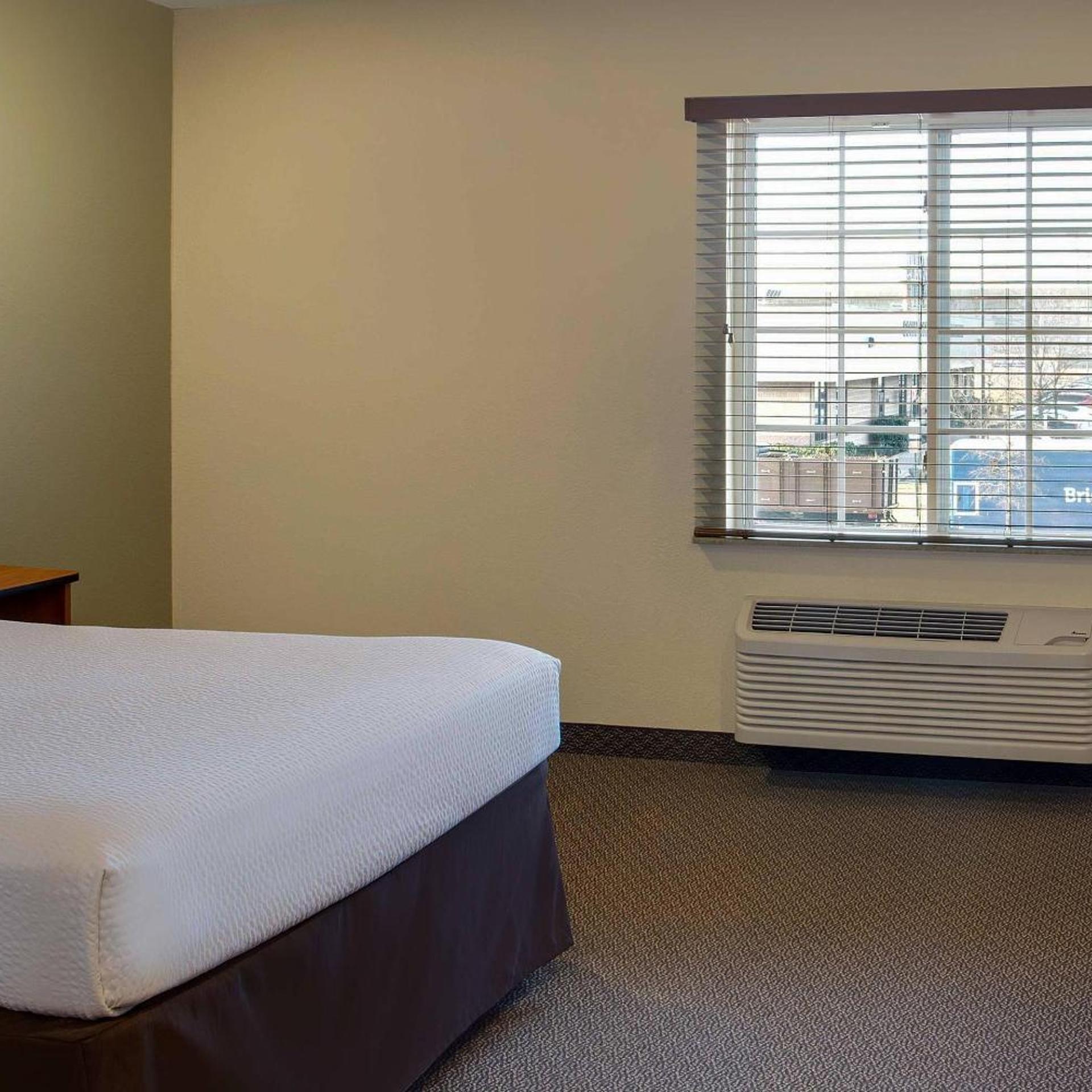 WoodSpring Suites Washington DC Andrews AFB 16/25