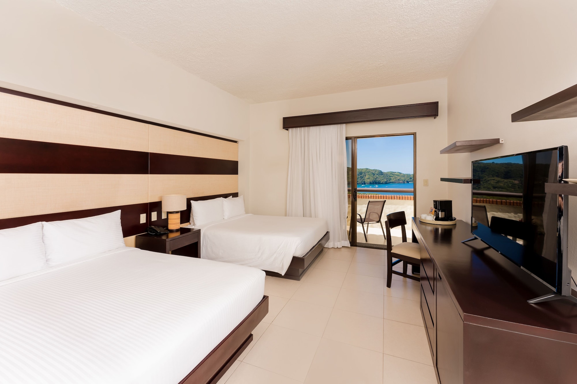 Deluxe, 2 Queen Beds