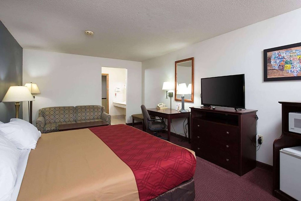Travelodge by Wyndham Merrill 11/50
