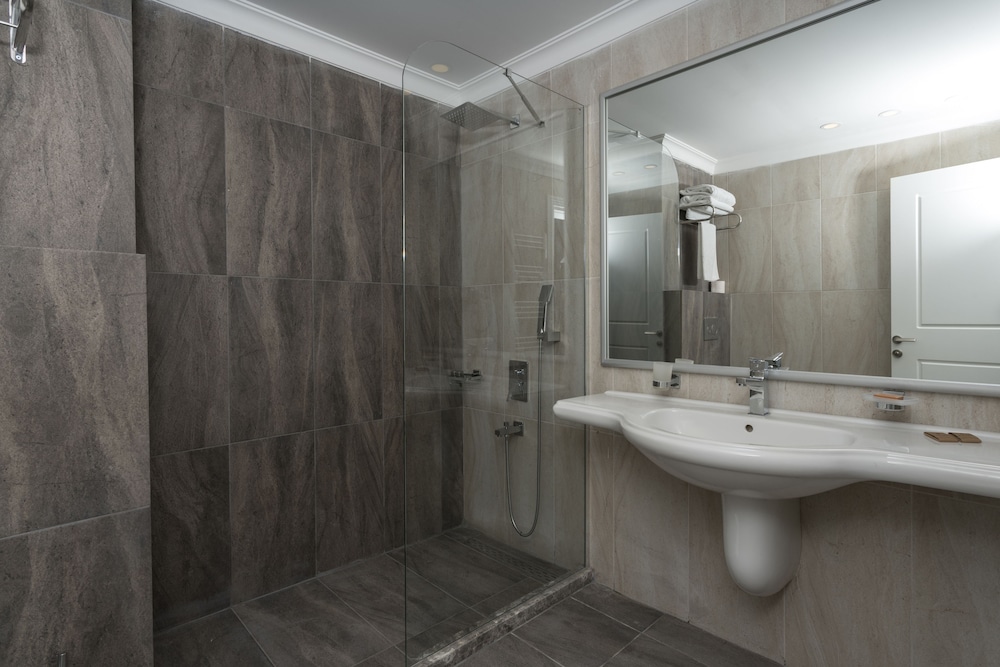 Bay Nihat Lale Hotel 41/41