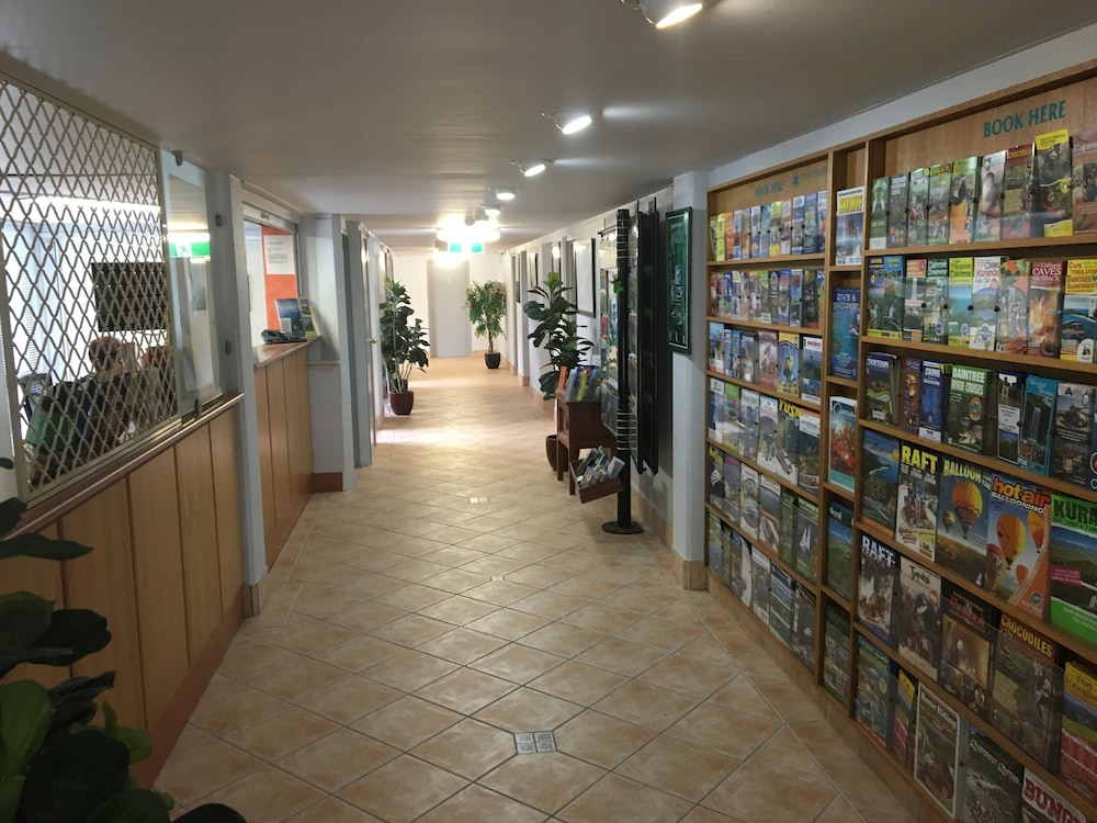 Coral Towers Holiday Suites 33/69