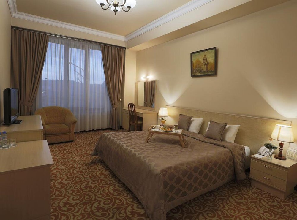 METROPOL HOTEL 28/65