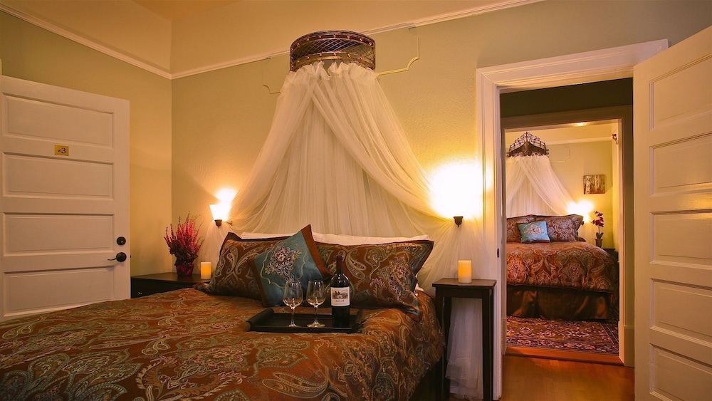 Cabernet House An Old World Inn 9/50