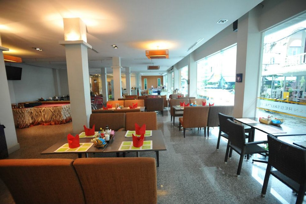 C N Hotel Patong 33/46